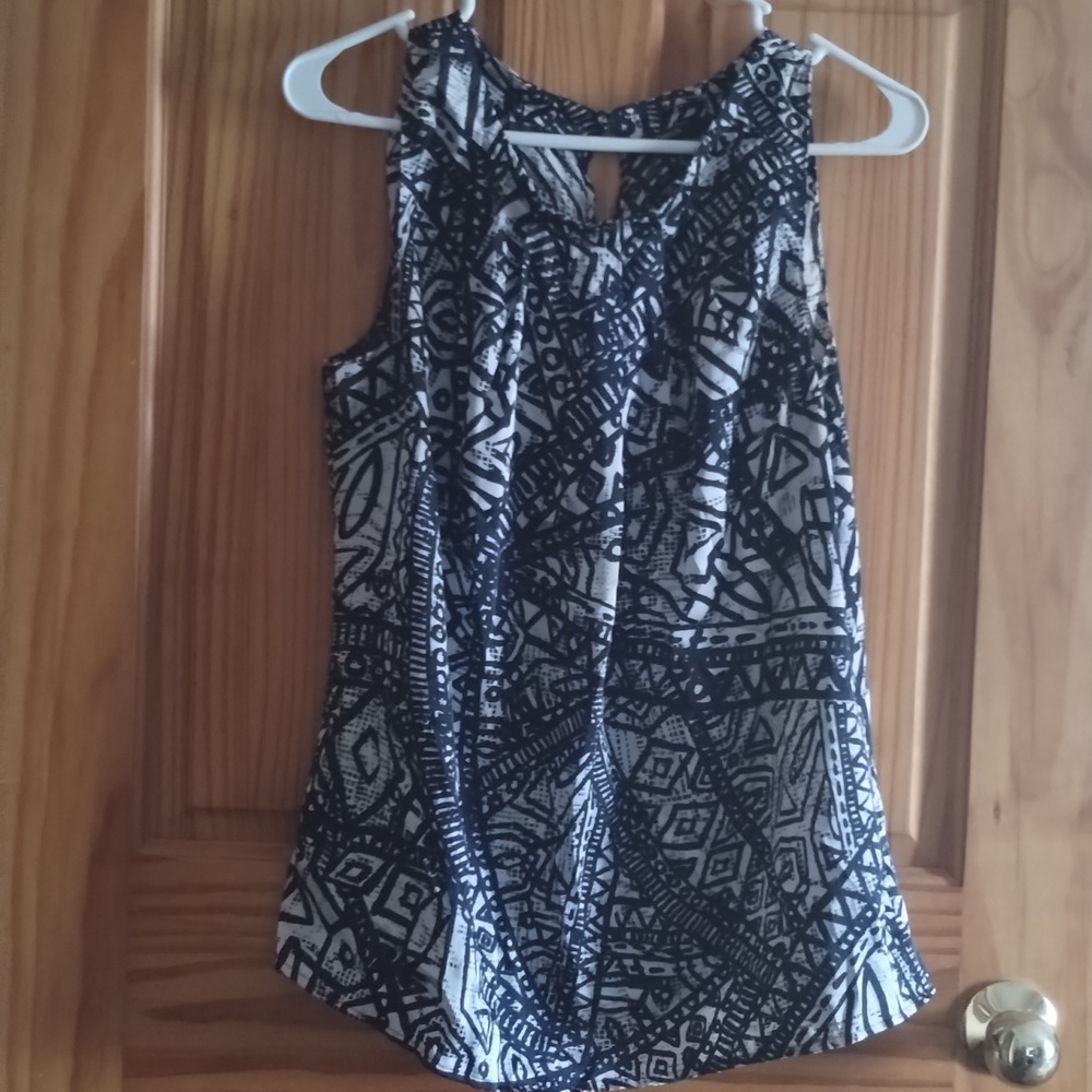 Chaus Black & White Printed Sleeveless Camisole